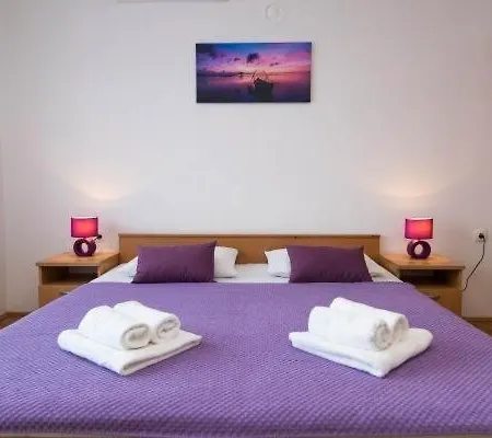 In With Terrace, Air Conditioning, Wi-fi *