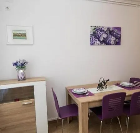 In With Terrace, Air Conditioning, Wi-fi *