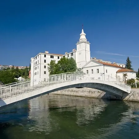 Apartment In With Terrace, Air Conditioning, Wi-fi Crikvenica